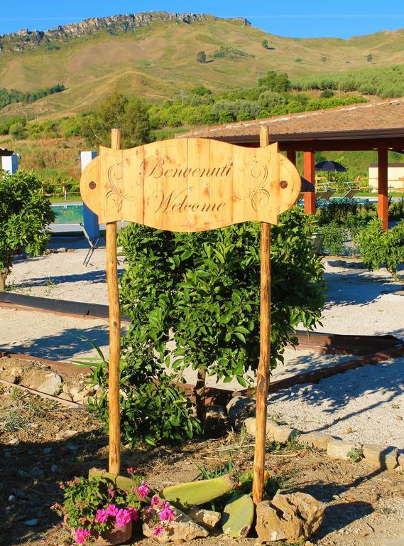 Tenuta Lanza Il Mulino Acquaviva Platani Exterior foto
